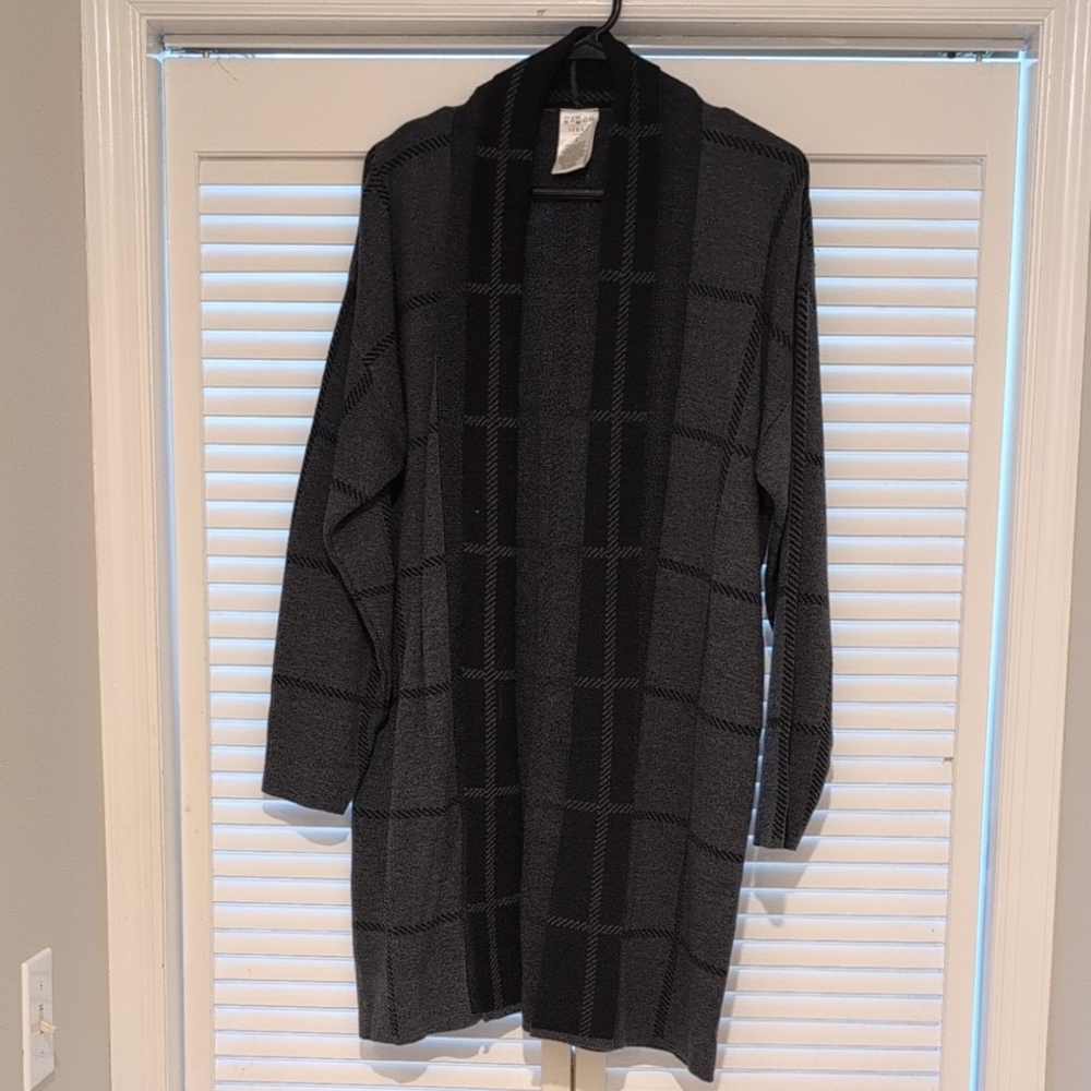 Serra Women's Black and Gray Plaid Cardigan